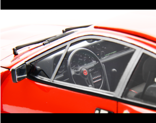 Lancia 037 Rally Stradale 1982 Rosso Laudoracing 1:18 Resinemodell (Türen, Motorhaube... nicht zu öffnen!)